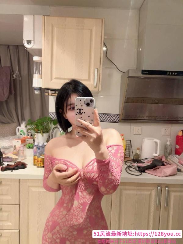 丰满翘臀颜值老师