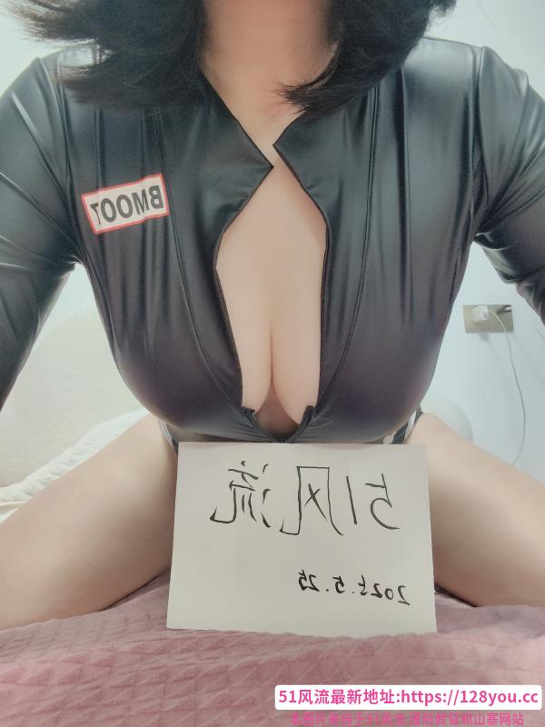 大胸气质美女