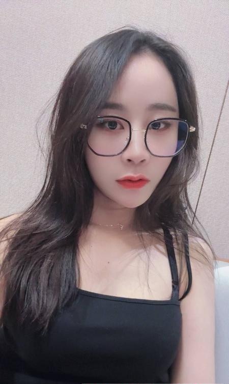 蜀山眼镜妹子