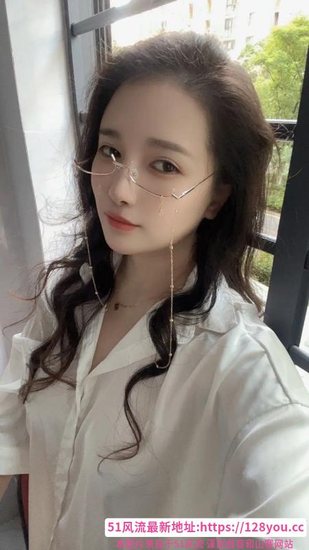 金牛性感眼镜少妇小玉