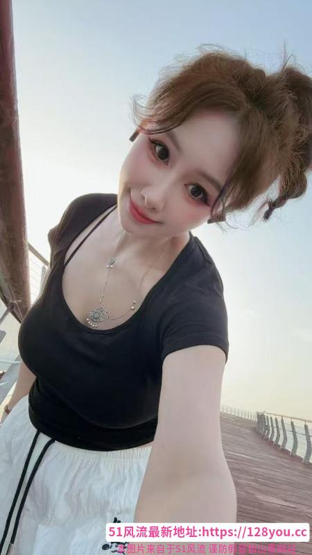 肤白胸大骚妇