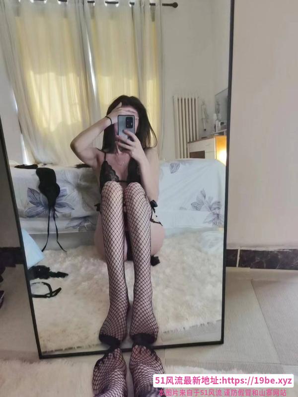 高挑长腿颜值老师