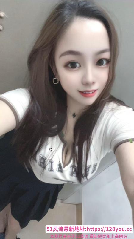 服务系舌吻骚妇