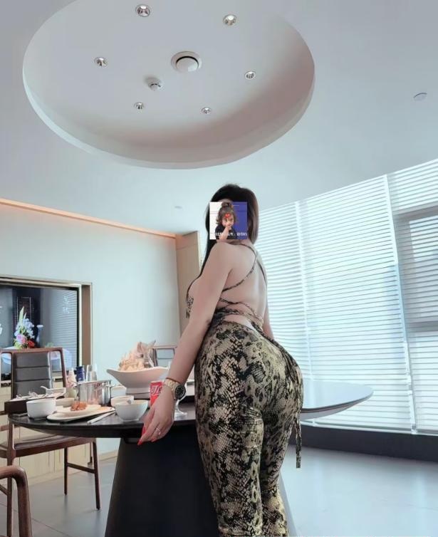 微坦骚母狗