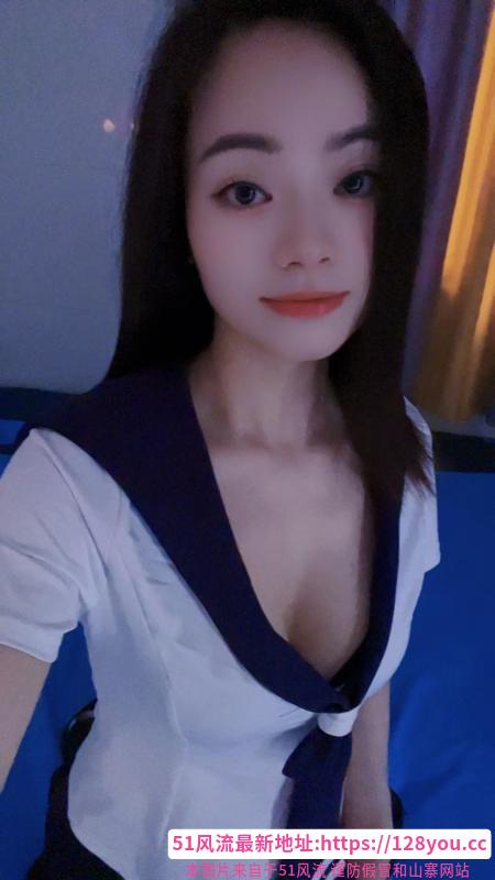 皮肤白嫩小姐姐茉莉