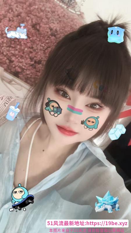 钟楼可爱小美女