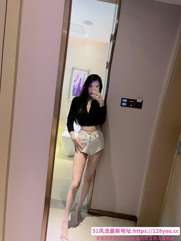 肤白撩人颜值老师