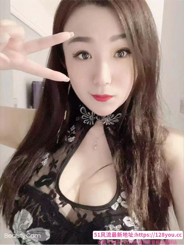 肤白丰满骚小美
