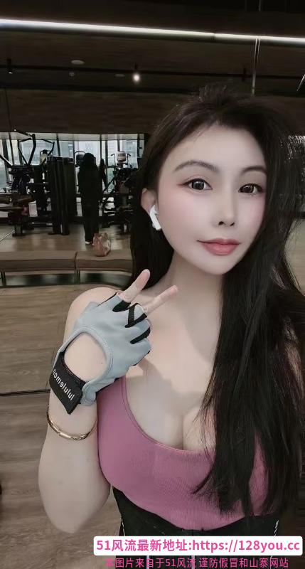 胸大腰细健身小少妇