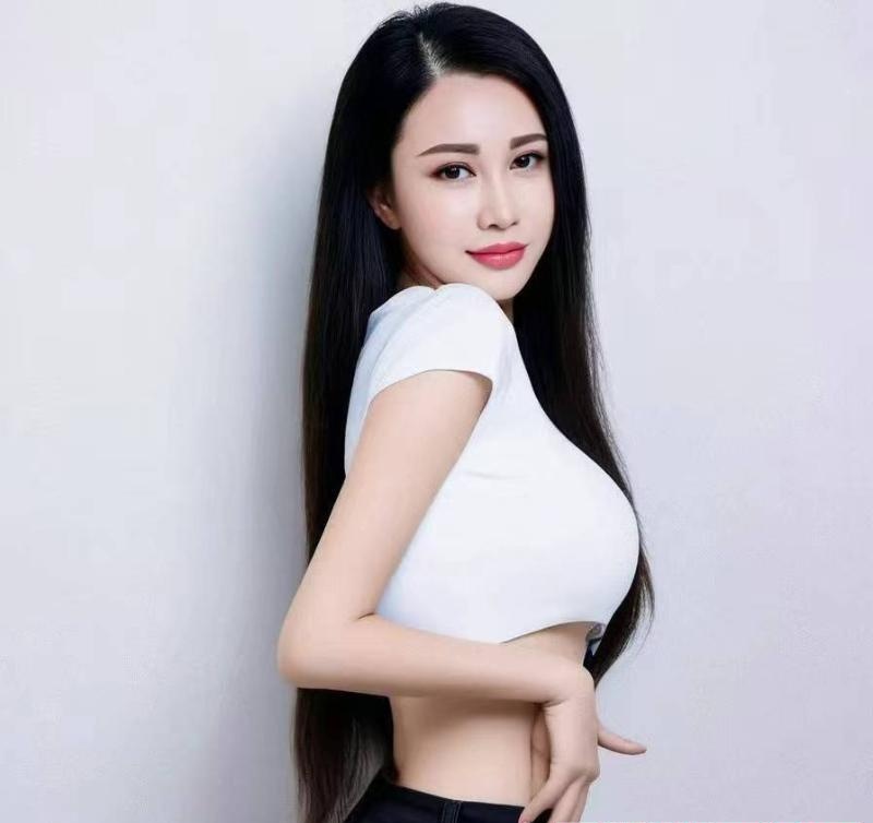 练瑜伽的骚妇