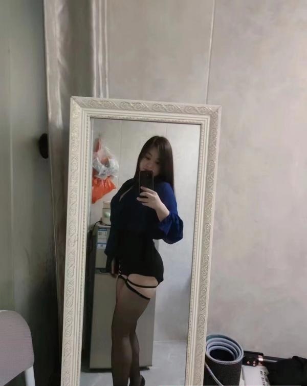前凸后翘丫头
