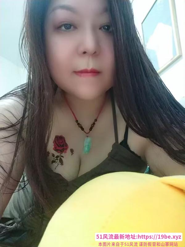 武汉大奶雨荷