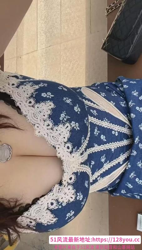 大胸妹子