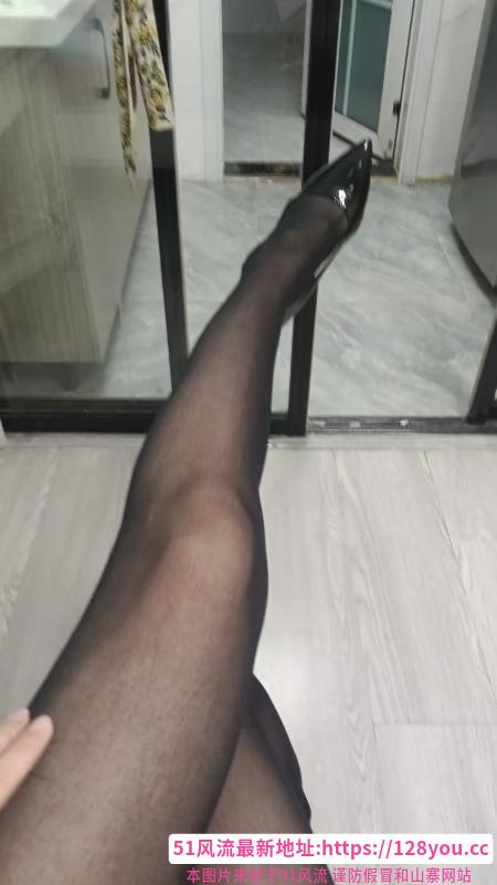 长腿黑丝熟女
