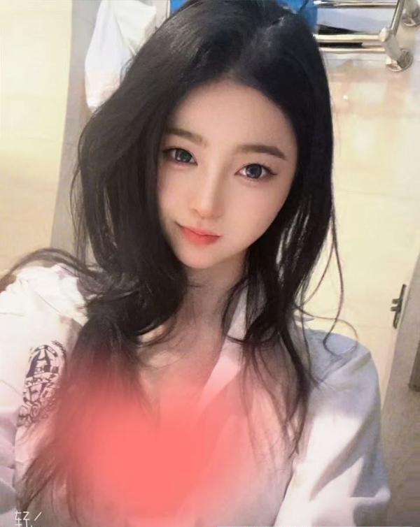 黑丝翘臀活好妹纸