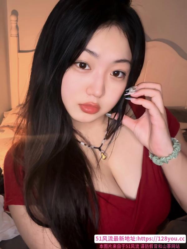 可舌吻肉感妹子