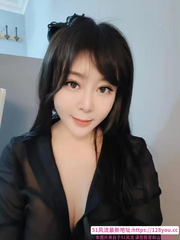 会喷水的小姐姐