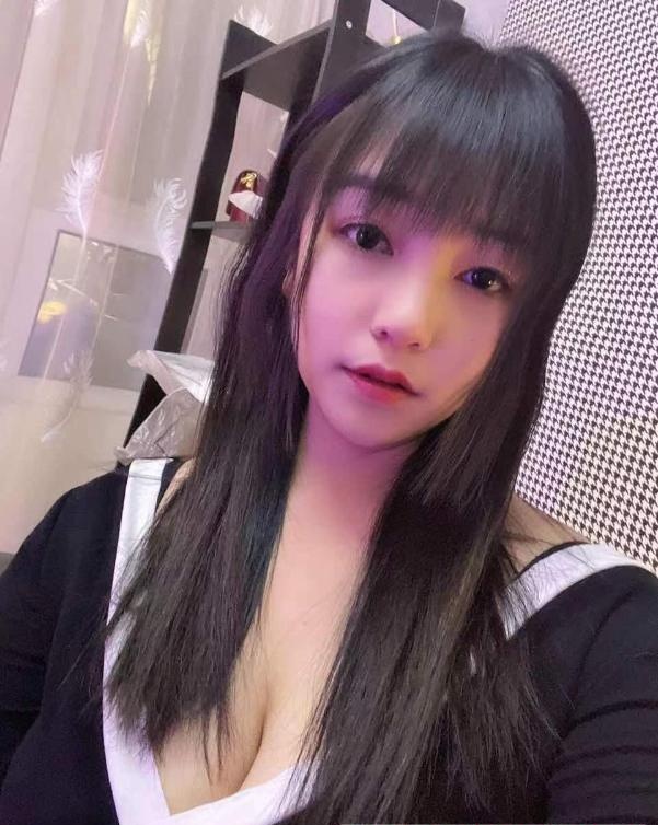 年轻性感小余