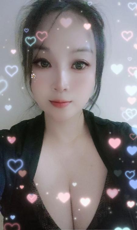 微胖大奶表妹