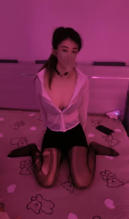 性感黑丝美腿御姐