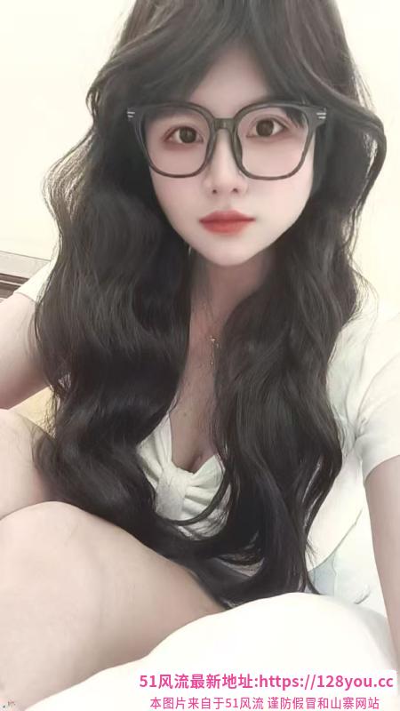 滨江眼睛妹子