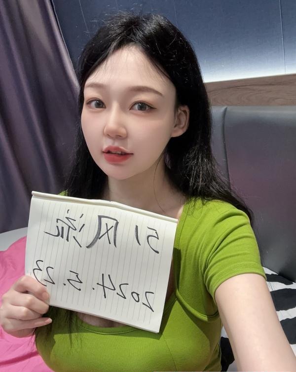 普陀白虎妹妹柚柚