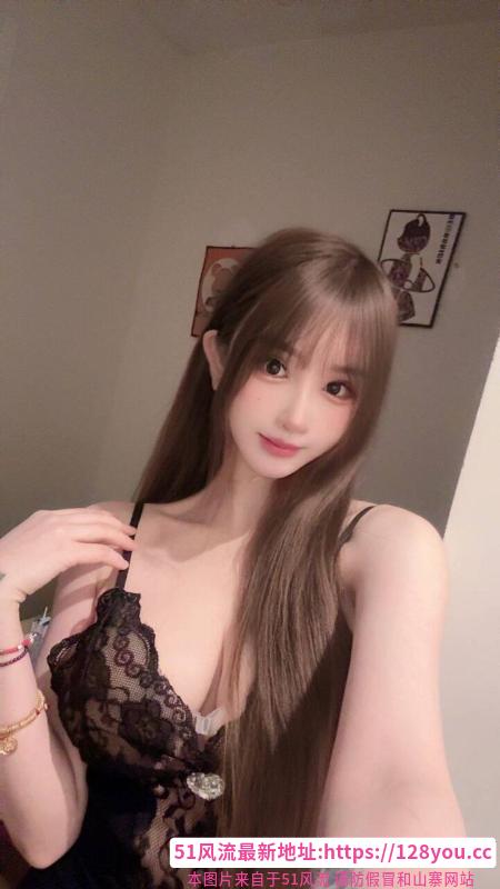 大胸大长腿甜心妹