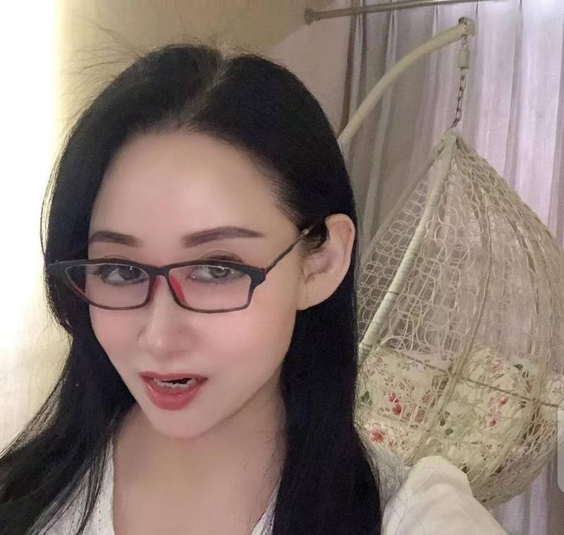 东门巨乳少妇