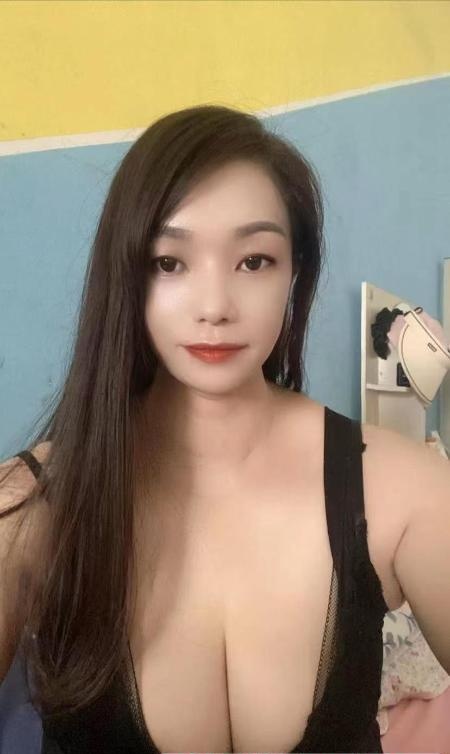 坪山肥臀大胸少妇