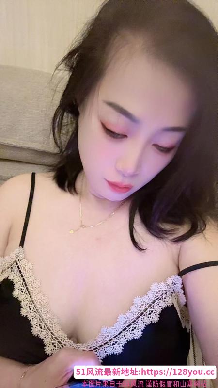 黑丝制服大胸安娜
