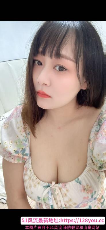 大乃白皙小姐姐