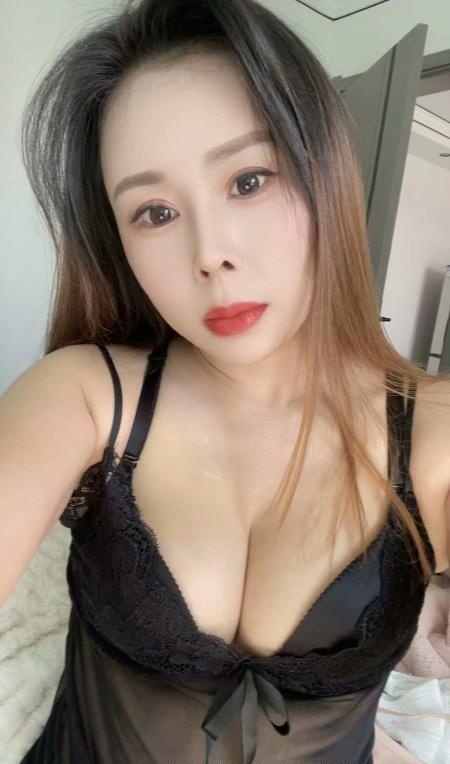 长发丝袜熟女