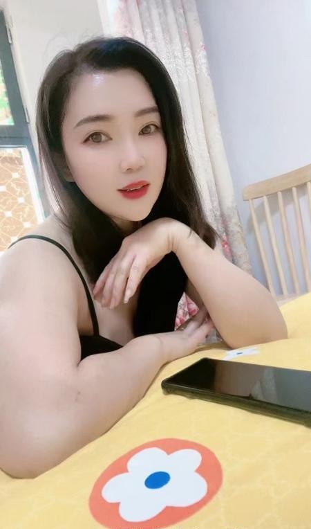 白嫩巨乳乐乐