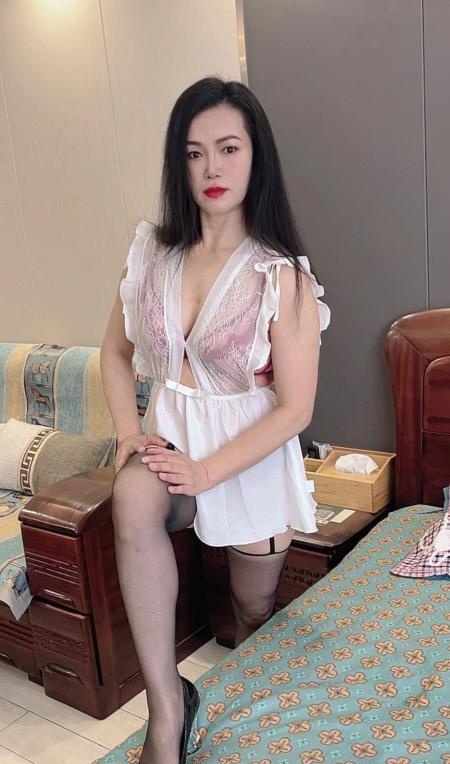长腿冷艳女王