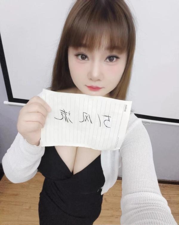 大e美乳小苹果